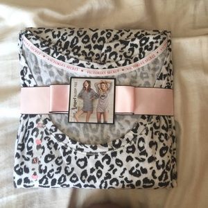 VS sleep tee brand new !