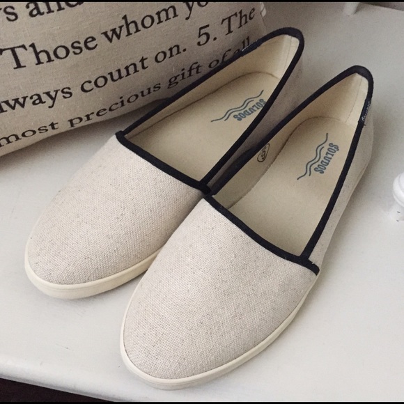 Brand new beige and black flats - Picture 2 of 3