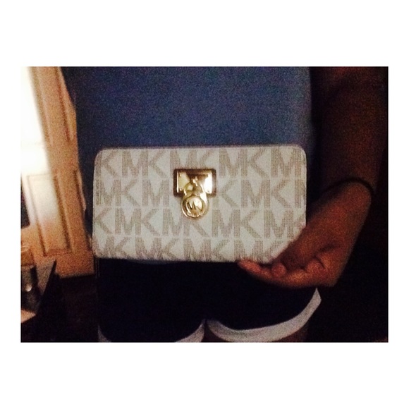 Michael Kors Wallet❤️ - Picture 3 of 4