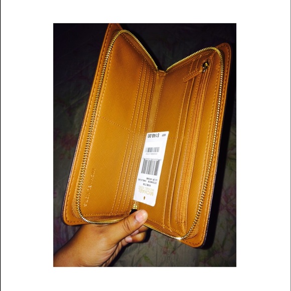 Michael Kors Wallet❤️ - Picture 4 of 4