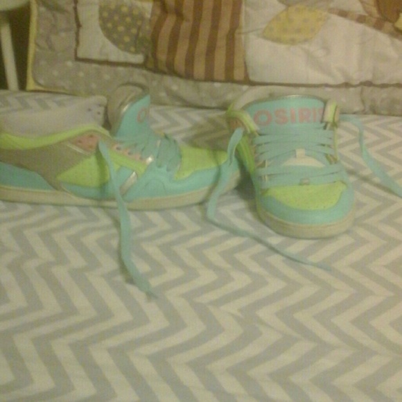 Size 9 Osiris shoes