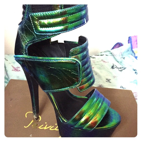 Green iridescent - Picture 1 of 1