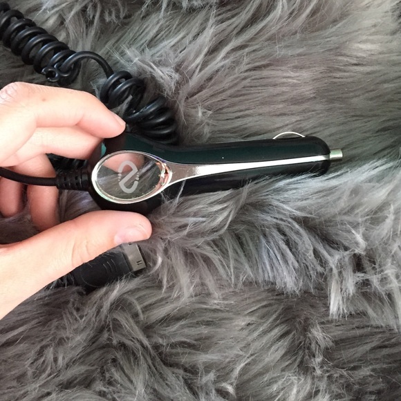 i phone 4 car charger - Picture 2 of 3