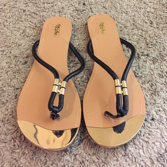 NWOT Mossimo sandals
