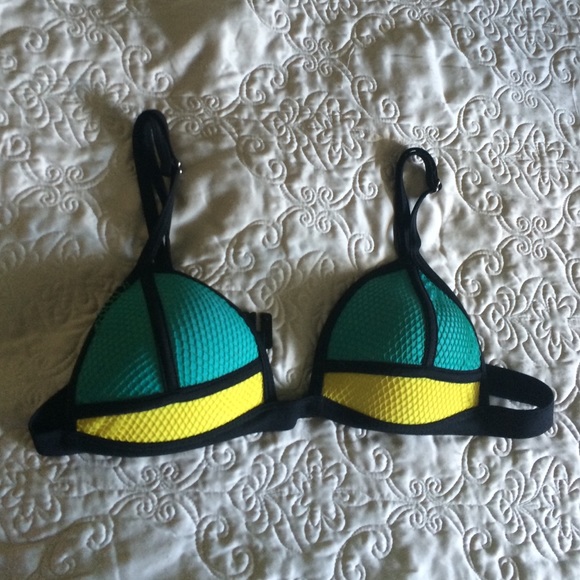 Triangl bathing suit top