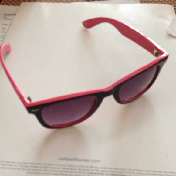 Sunglasses - Picture 3 of 3