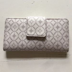 VEUC Fossil Sydney Tab Clutch