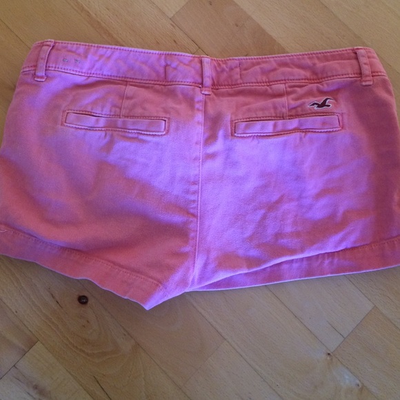 Salmon colored hollister shorts - Picture 2 of 3
