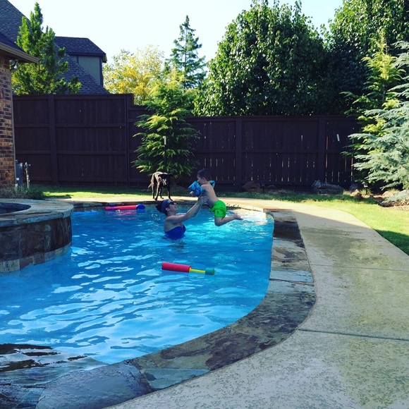 Meet Your Posher, Amanda! - Picture 2 of 4