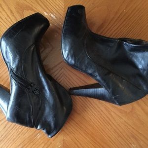THANKSGIVING SALE Black Dollhouse heels