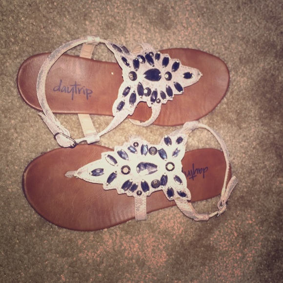 Beaded sandals from buckle