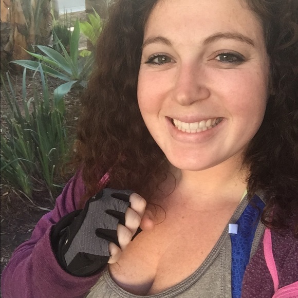 Meet the Posher, Paige! - Picture 3 of 5