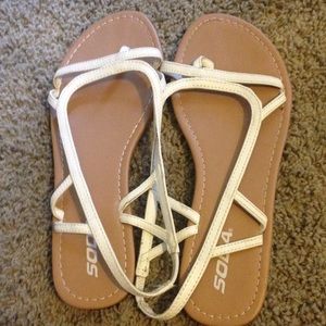 Flat sandals