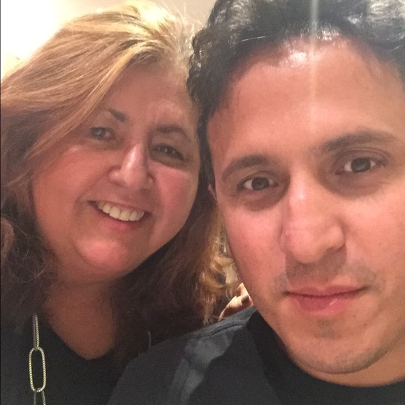 Meet your Posh Ambassador Mirian - Picture 2 of 8