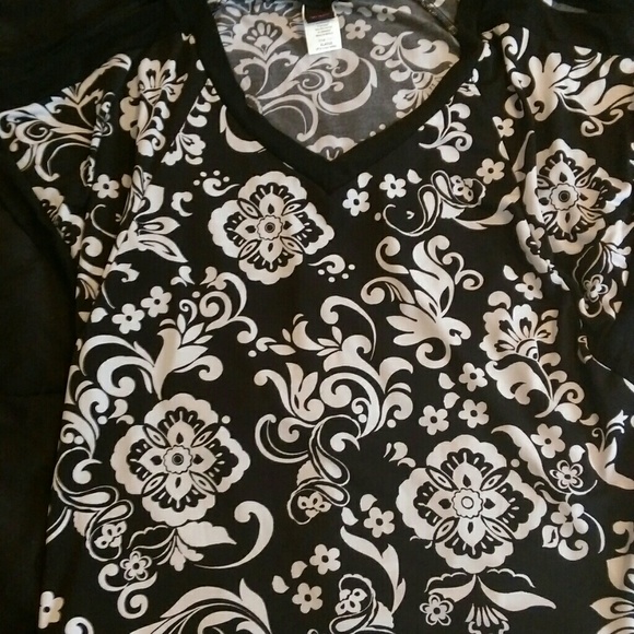Black and white Top