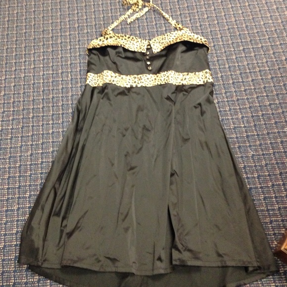 Little black dress with leopard accents - Picture 2 of 2