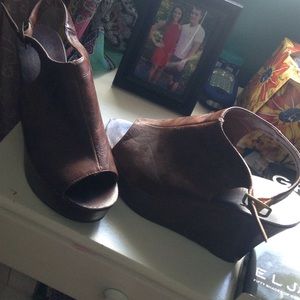 Leather wedges