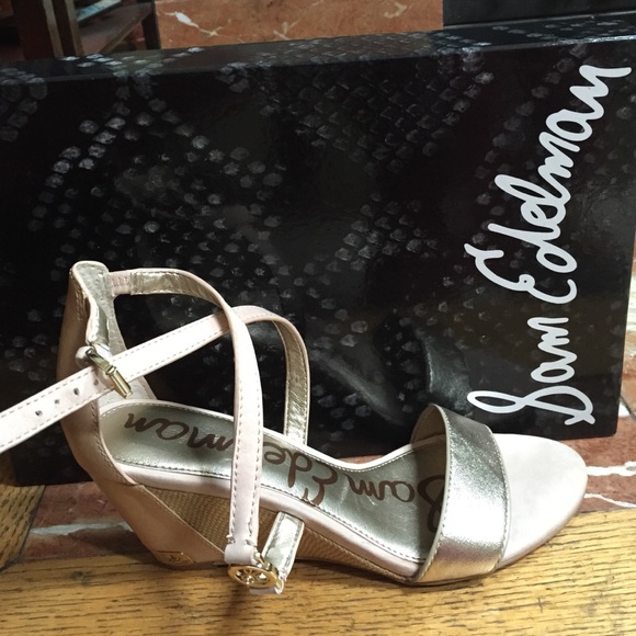 Sam Edelman Scott sandal in exclusive Beige!