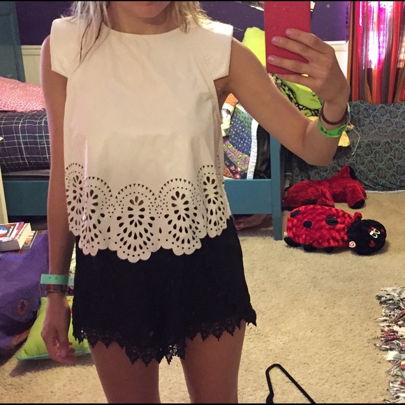 LF vinyl/leather white blouse - Picture 3 of 3