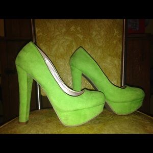 Lime Green Pumps!