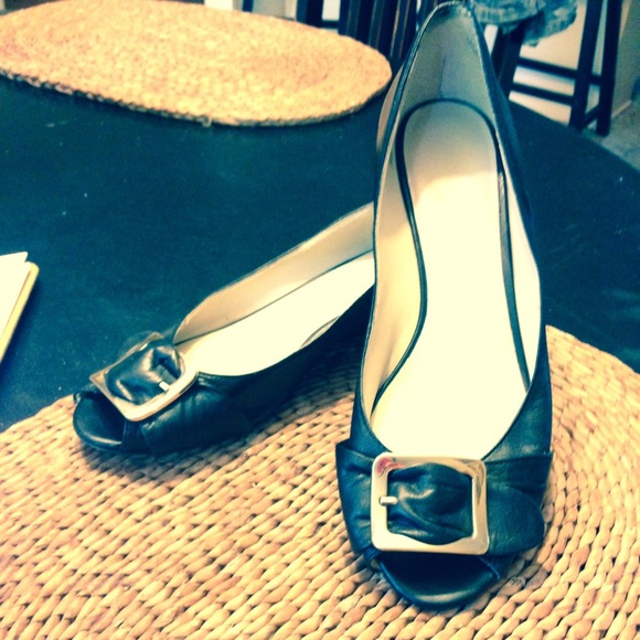 WOMEN'S ~ GORGEOUS NINE WEST WEDGE FLATS-SIZE 9M