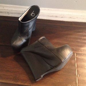Wedges black only worn 2 times