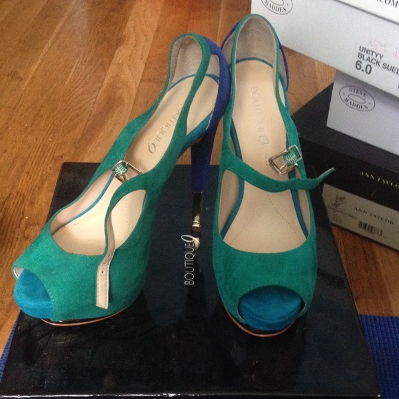 Boutique9 Multi Green Heels