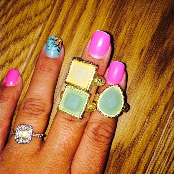 Stretchy Boutique Rings - Picture 3 of 3