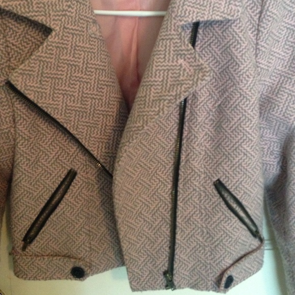 Blazer - Picture 3 of 3