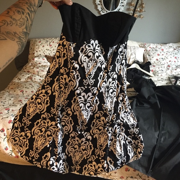 White House black-market dress