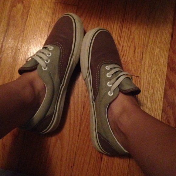 VANS - Picture 1 of 3