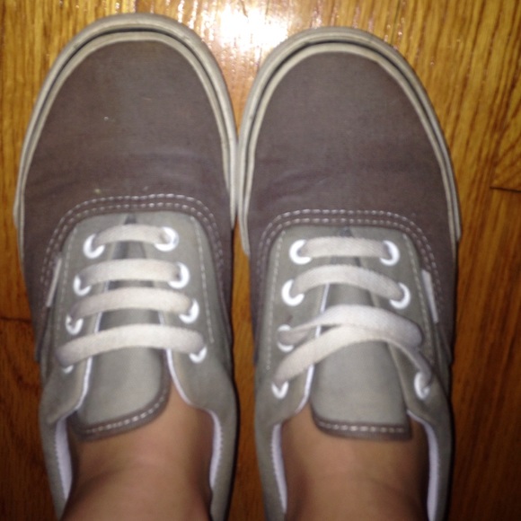 VANS - Picture 2 of 3