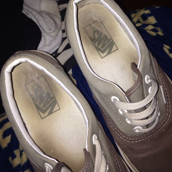 VANS - Picture 3 of 3