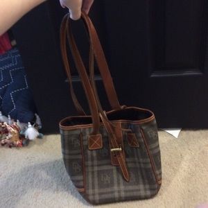 Vintage Dooney & Bourke shoulder bag