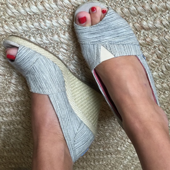 Toms wedges size 8.5