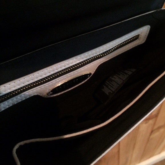 Forever 21 Creme Purse - Picture 2 of 2