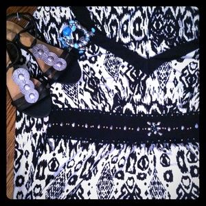 NWOT Avenue b&w maxi w/jewel detail 22/24