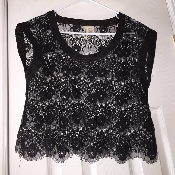 🎉HOST PICK 🎉 Black Lace crop top
