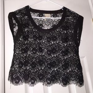 🎉HOST PICK 🎉 Black Lace crop top
