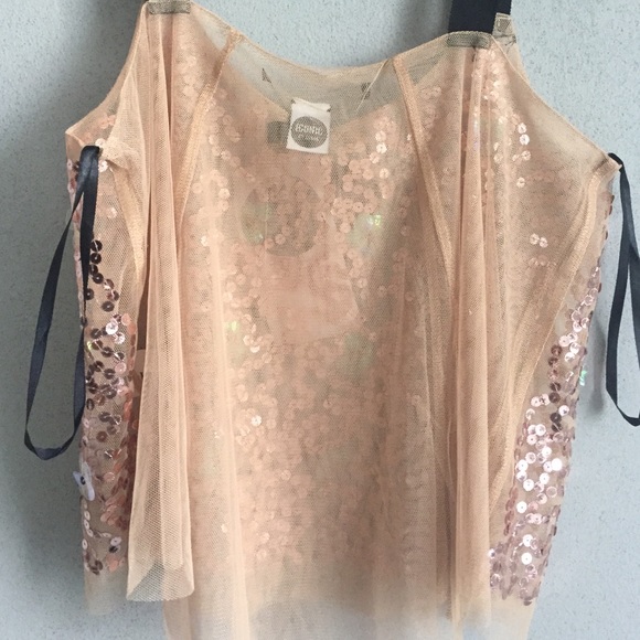 Floral embroidered TOP! - Picture 3 of 4