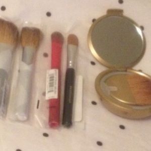 🚫hold bare minerals compact