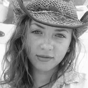 Meet your Posher, Caitlin