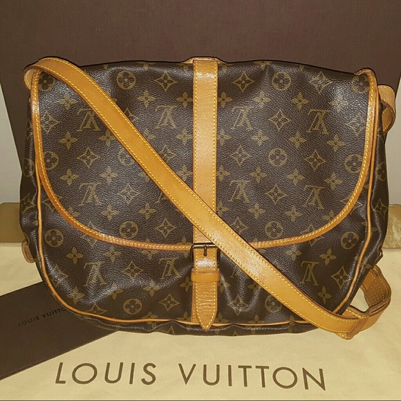 🚫SOLD Authentic Louis Vuitton Saumur 35