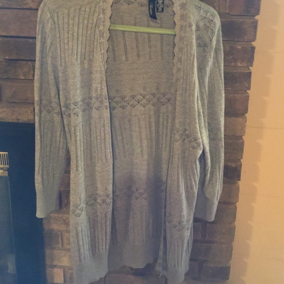 Gimmicks by BKE sweater !!!!!!SOLD!!!!!!! - Picture 2 of 2