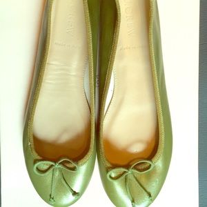 J. Crew light oregano Pearlized leather flat