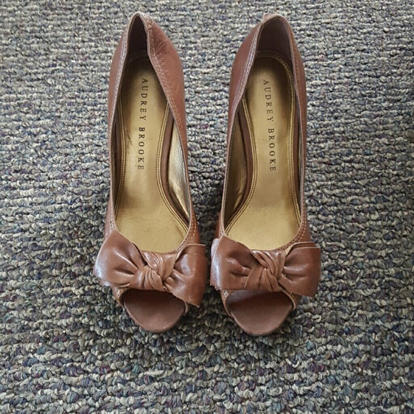 Gorgeous Brown Pep Toe Wedges with bow