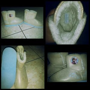 Frozen gear , only worn once , size 6 1/2 or 7