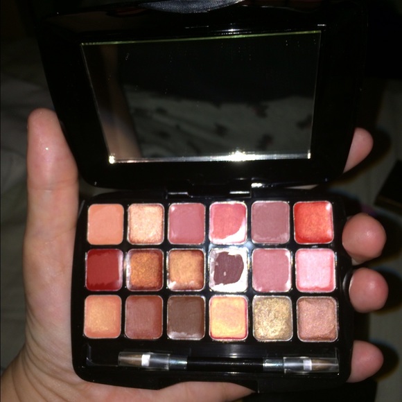 Eve pearl ultimate lip palette