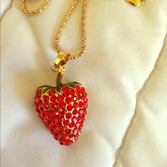 BETSY JOHNSON Strawberry necklace