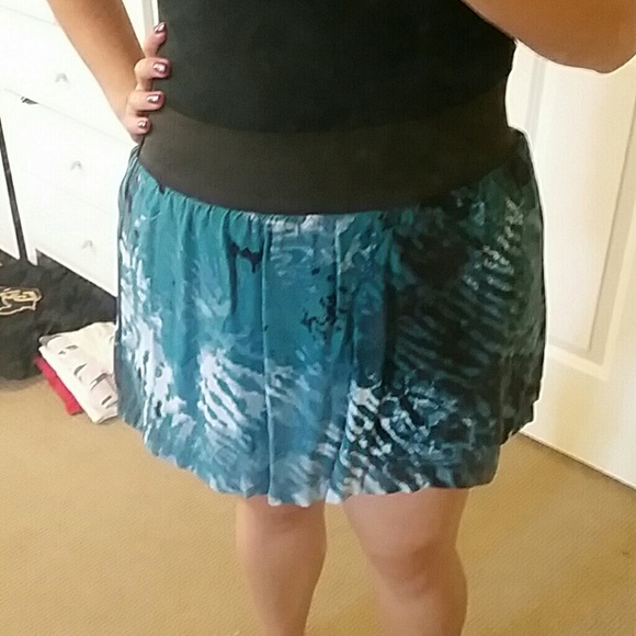 Forever 21 blue abstract print skirt